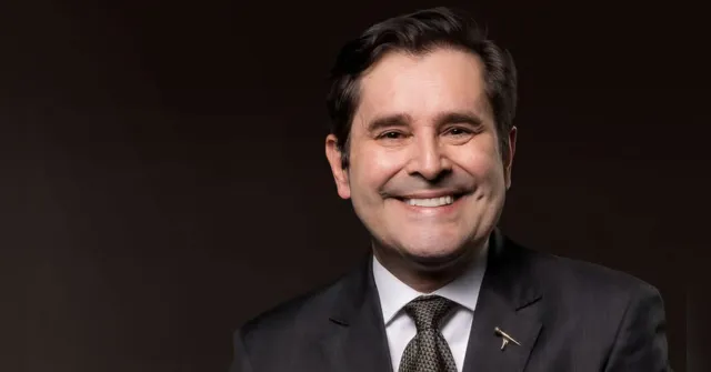 Imagem ilustrativa da notícia Bob Floriano, voz marcante do rádio, morre aos 64 anos