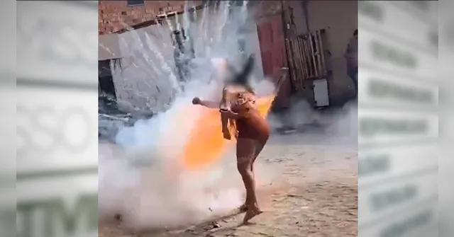 Imagem ilustrativa da notícia Vídeo: mulher fica ferida ao acender espada junina na Bahia