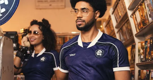 Imagem ilustrativa da notícia Vídeo: Clube do Remo lança camisa retrô dos anos 90