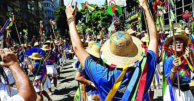 Imagem ilustrativa da notícia Primeiro Arrastão do Pavulagem leva 35 mil às ruas
