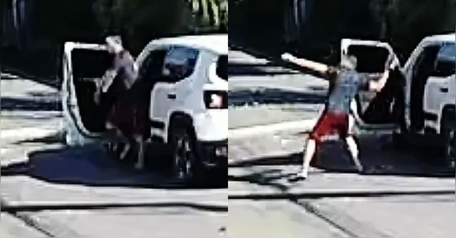 Imagem ilustrativa da notícia VÍDEO! Homem atira garrafa de Coca-Cola na porta de igreja em Ananindeua