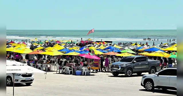 Imagem ilustrativa da notícia Praias de Salinas ficaram lotadas no 1º domingo de férias