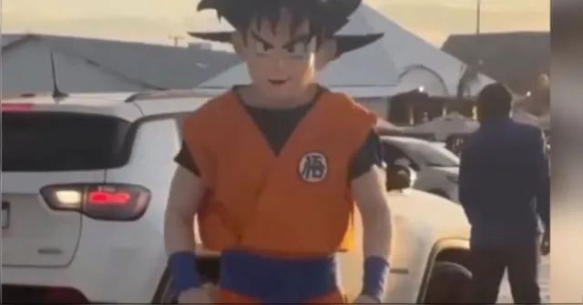 Imagem ilustrativa da notícia Vídeo: "Goku" é visto desatolando carro em Salinas e viraliza na web