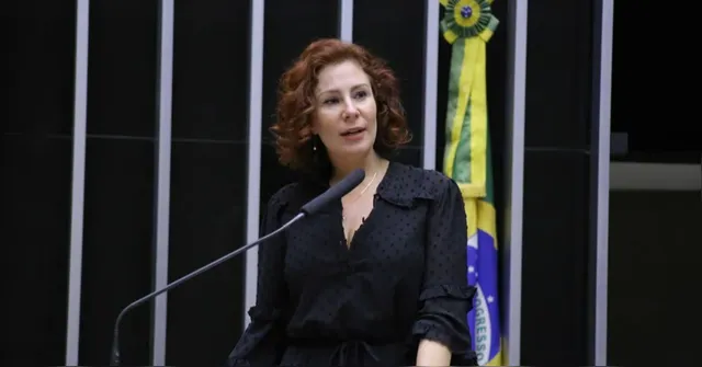 Imagem ilustrativa da notícia Deputada Federal Carla Zambelli é presa na Itália