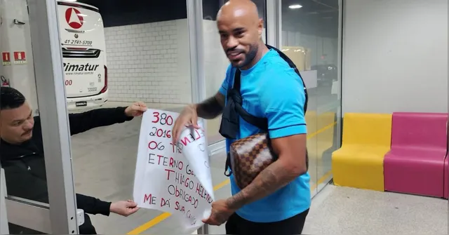 Imagem ilustrativa da notícia No Paysandu, Thiago Heleno reencontra torcida do Athletico-PR