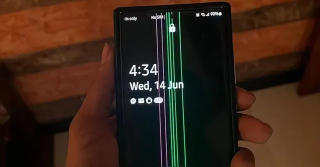 Imagem ilustrativa da notícia Veja como tirar a linha verde da tela do seu celular