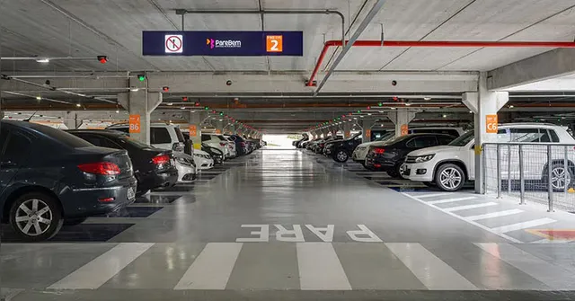 Imagem ilustrativa da notícia Por que a gente abaixa o volume do som na hora de estacionar?