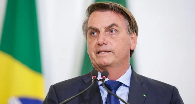 Imagem ilustrativa da imagem Moraes ordena Bolsonaro a voltar para casa antes das 19h