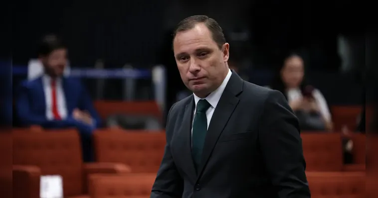 Imagem ilustrativa da notícia Mauro Cid é alvo de operação da Polícia Federal 