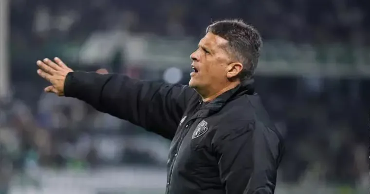 Imagem ilustrativa da notícia Técnico valoriza empate do Paysandu: 'Essa equipe não aceita derrota'