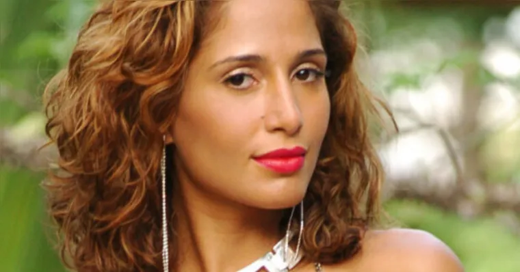 Imagem ilustrativa da notícia Camila Pitanga posa de biquíni e impressiona pela boa forma