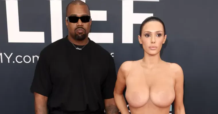 Imagem ilustrativa da notícia Esposa de Kanye West circula com lingerie comestível em NY