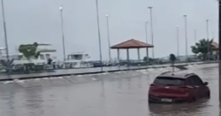 Imagem ilustrativa da notícia Temporal de 45mm causa alagamentos em Santarém