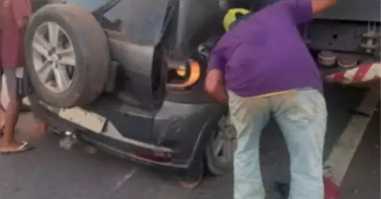 Imagem ilustrativa da notícia Bebê morre em colisão entre carro e caminhão na BR-230 no Pará