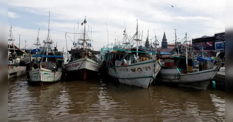 Imagem ilustrativa da notícia Barco pesqueiro naufraga no Complexo do Ver-o-Peso
