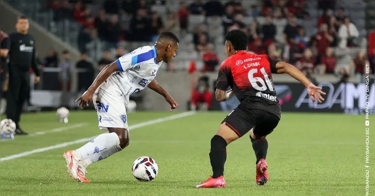 Imagem ilustrativa da notícia Paysandu arranca empate no fim diante do Athletico-PR na Ligga Arena