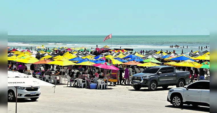 Imagem ilustrativa da notícia Praias de Salinas ficaram lotadas no 1º domingo de férias