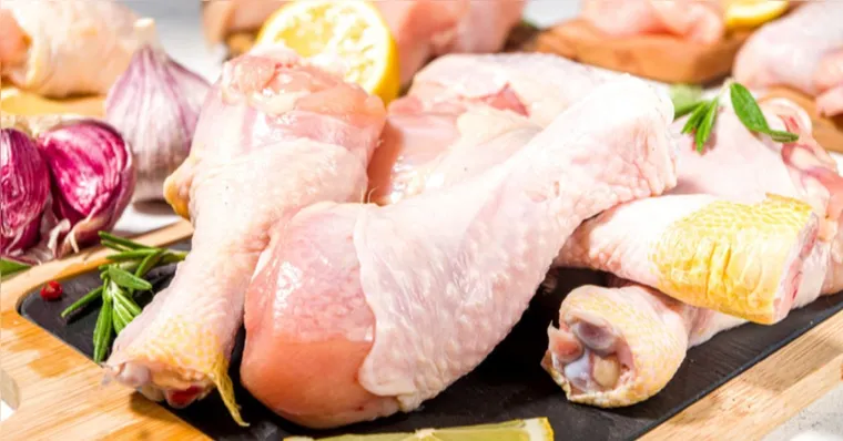 Imagem ilustrativa da notícia Preço do frango cai e exportação de ovos bate recorde no Brasil
