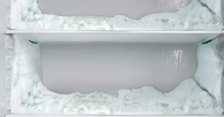 Imagem ilustrativa da notícia Dica infalível para remover gelo acumulado no freezer