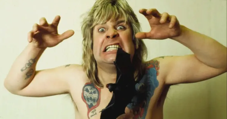 Imagem ilustrativa da notícia Relembre histórias de Ozzy Osbourne: comeu morcego e quis protegê-los em sua mansão