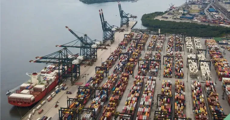 Imagem ilustrativa da notícia Tarifaço dos EUA sobre exportações brasileiras começa a valer hoje
