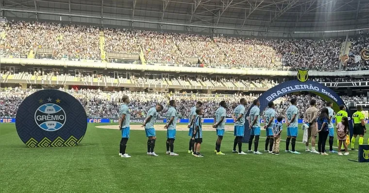Imagem ilustrativa da notícia Grêmio vence Atlético-MG com Ancelotti na Arena MRV
