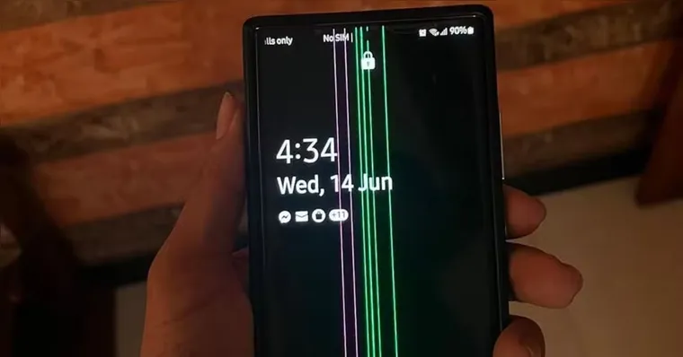 Imagem ilustrativa da notícia Veja como tirar a linha verde da tela do seu celular