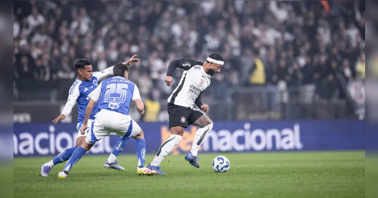 Imagem ilustrativa da notícia Cruzeiro empata com Corinthians em grande atuação de Cássio