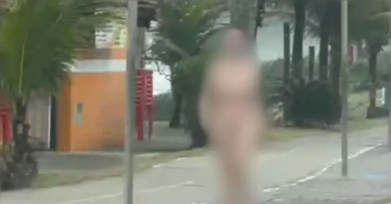 Imagem ilustrativa da notícia Mulher nua é presa após matar o pai e diz que ele a obrigava a se prostituir