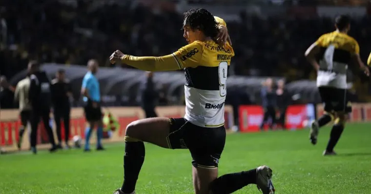 Imagem ilustrativa da notícia Nicolas quebra zica e marca o 1° gol na Série B. Veja