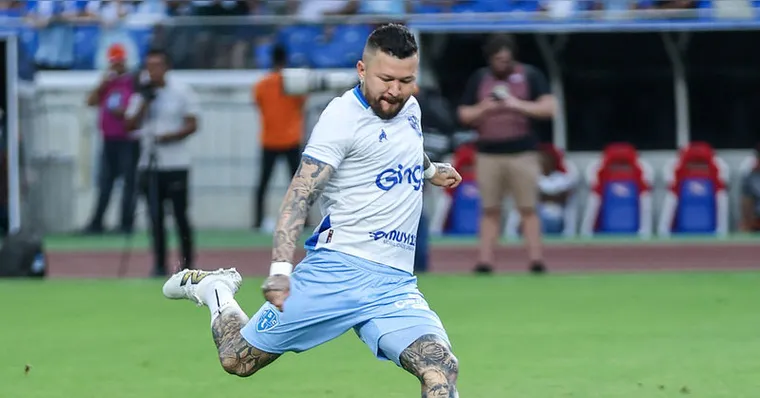 Imagem ilustrativa da notícia 'Clássico não se joga, se vence', dispara Rossi, após Re-Pa da Série B