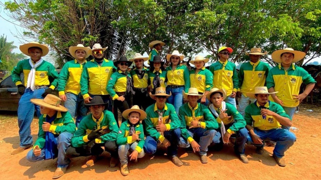 O evento começa pela manhã com a tradicional cavalgada, que termina na Vila Santa Maria com churrasco e uma grande festa da roça.