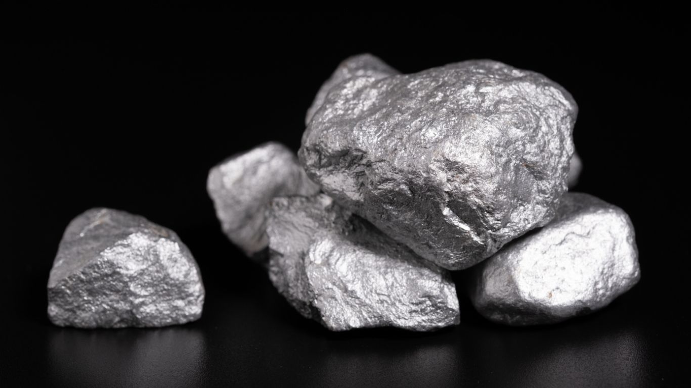 O país detém cerca de 25% das reservas mundiais conhecidas de terras raras e é uma potência emergente na produção desses minerais considerados essenciais para a fabricação de componentes eletrônicos.