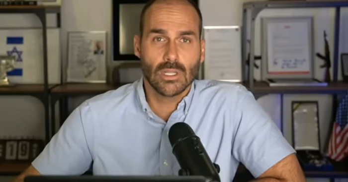 A Federação Nacional dos Delegados de Polícia Federal soltou nota dura ontem contra o escrivão licenciado da PF e deputado federal Eduardo Bolsonaro.