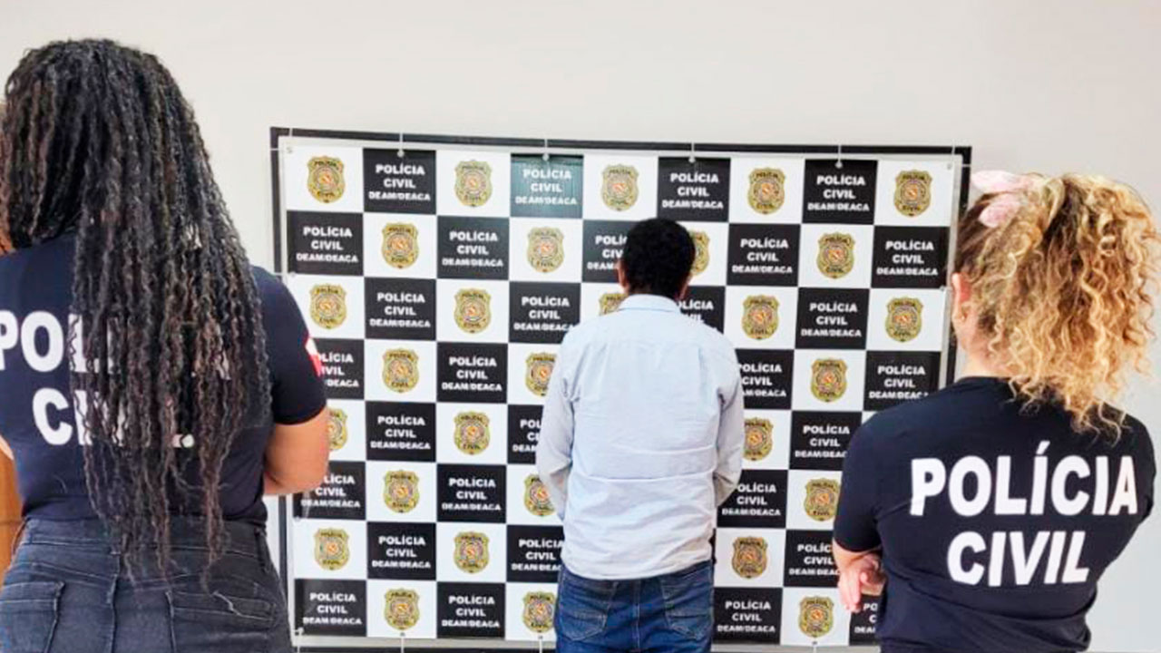 O suspeito foi preso pela equipe policial e conduzido para a Delegacia de Polícia Civil