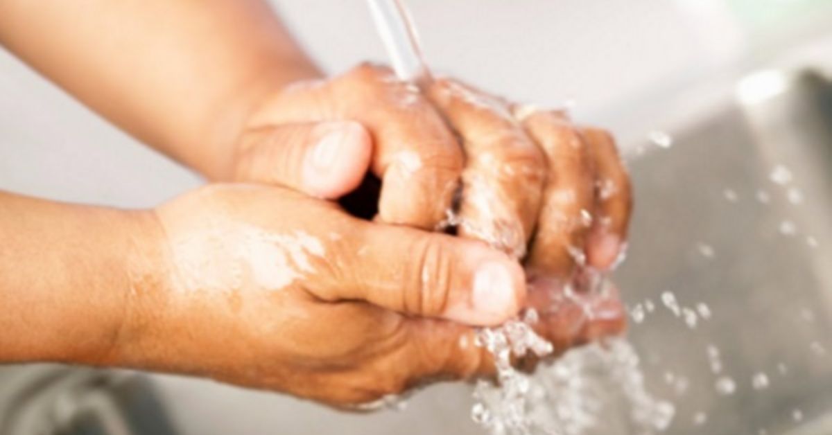 A higiene das mãos é um procedimento padronizado em ambientes de saúde e um componente essencial dos protocolos de controle de infecção