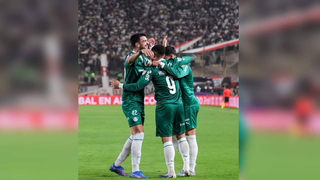 Jogadores do Palmeiras comemoram vitória