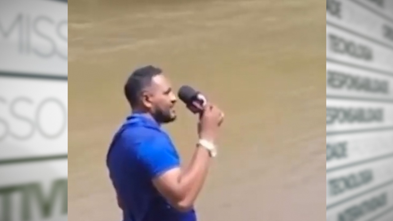 O jornalista fazia a passagem descrevendo o caso e entrou no rio na intenção de mostrar às pessoas o quanto o local é fundo.