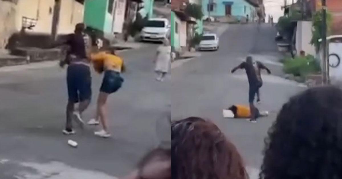 O homem agride a vítima covardemente em meio a várias pessoas que assistem e não fazem nada.