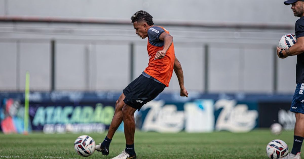 Clube do Remo se prepara para enfrentar o Coritiba, mas enfrenta desfalques e pressão por mudança no comando técnico