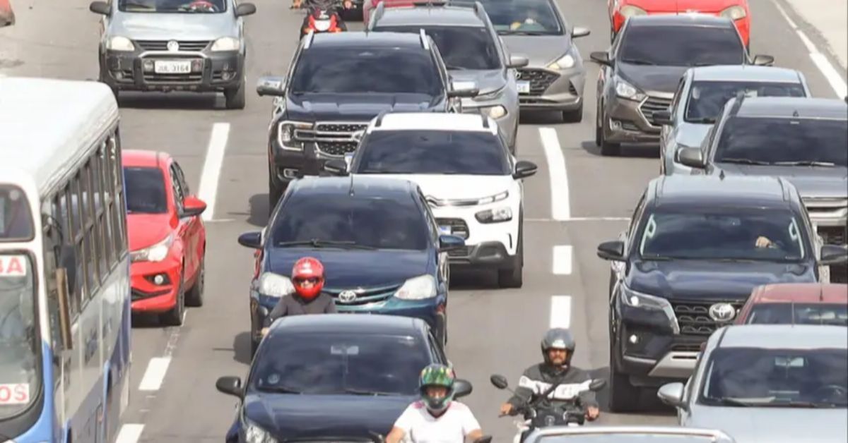 O licenciamento é um tributo obrigatório que comprova a regularidade do veículo e garante sua circulação legal pelas vias públicas.