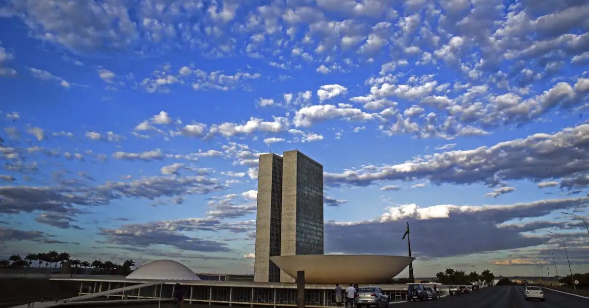 Proposta prevê andamento acelerado em empreendimentos classificados como estratégicos, independente do risco ambiental