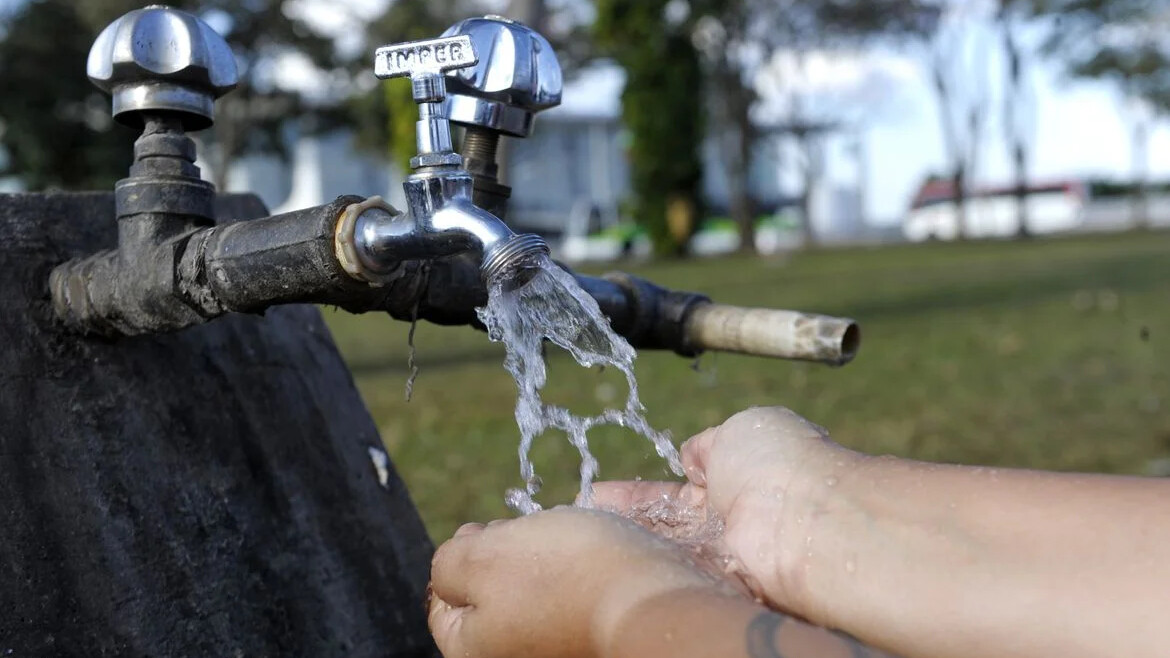 Iniciativa levará água potável a 3 mil pessoas em áreas rurais, utilizando tecnologia sustentável e energia renovável.