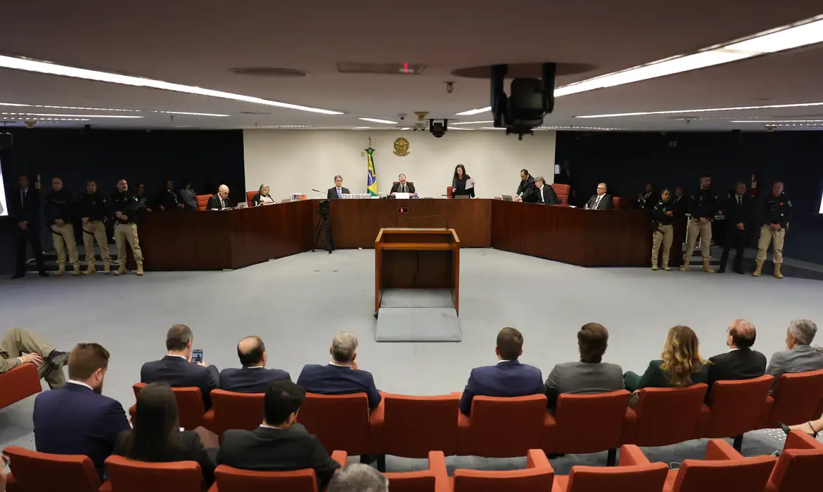 Julgamento de Bolsonaro: hoje, a partir 14h, a ministra Carmen Lucia apresentará sua análise.