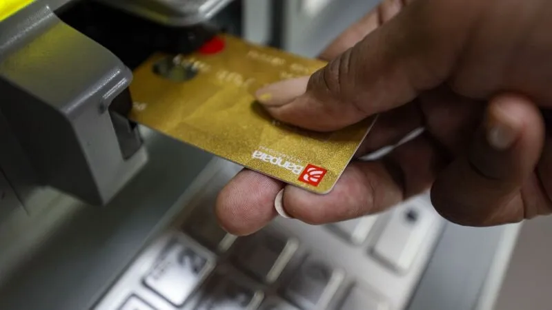 O Governo do Pará começa a pagar os salários dos servidores públicos a partir do dia 29 de outubro, com cronograma detalhado até o dia 31.