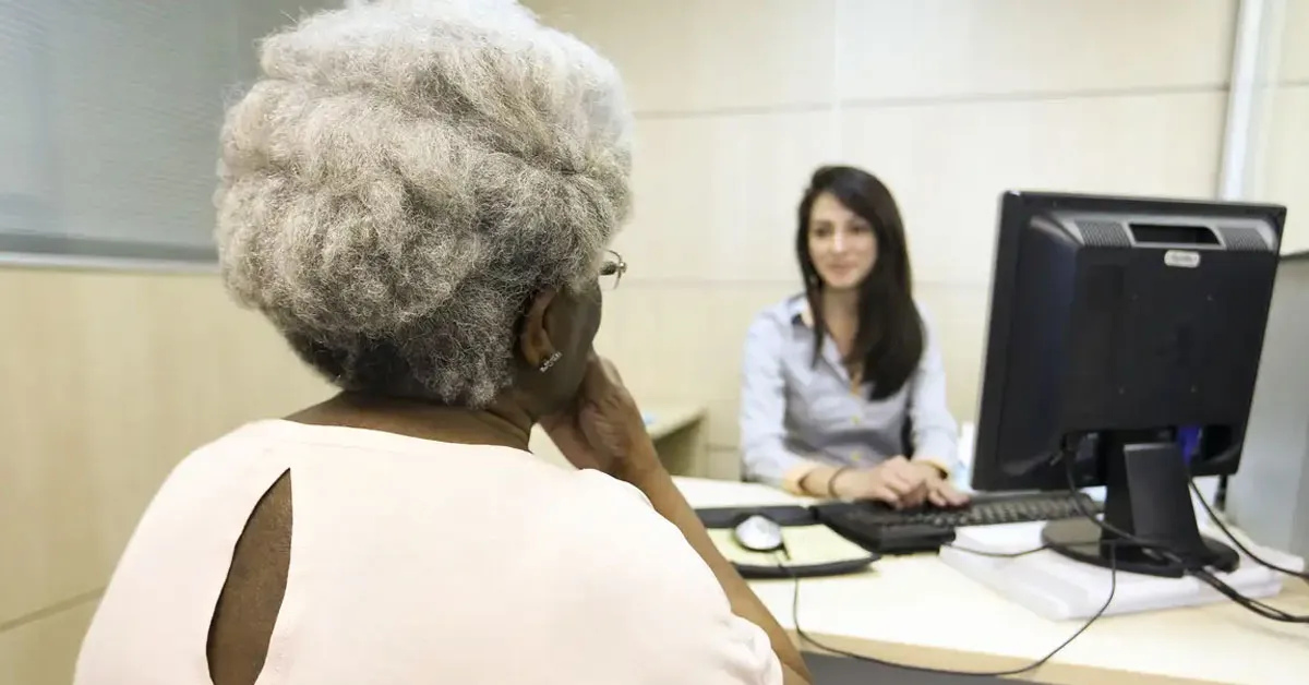 O idoso interessado na isenção deve procurar a Secretaria da Fazenda do estado onde o veículo está registrado.