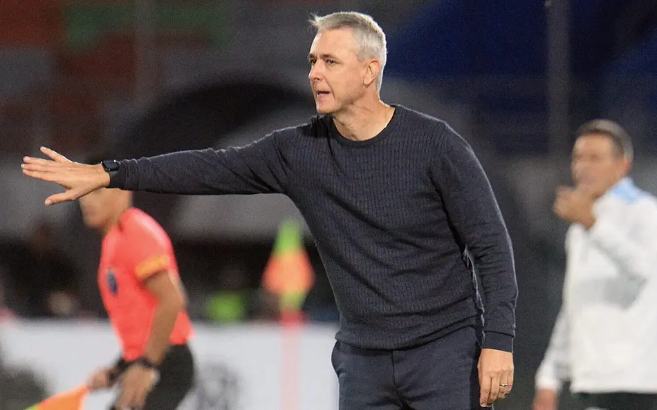 Tiago Nunes tem propostas do exterior e segura negociação com o Remo.