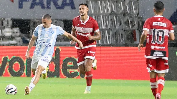 O confronto entre CRB e Paysandu está marcado para hoje, sábado (30 de agosto de 2025), às 16h (horário de Brasília), no Estádio Rei Pelé, em Maceió (AL)