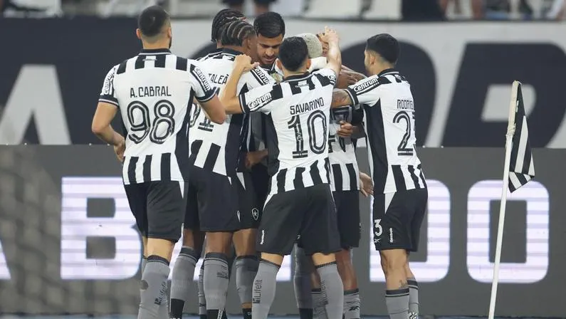 Botafogo vence RB Bragantino por 4 a 1 no Campeonato Brasileiro. Confira os detalhes do jogo e os principais lances da partida.