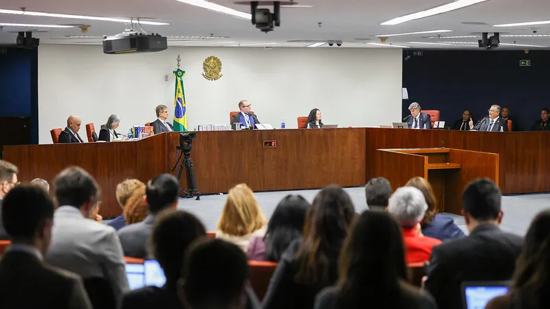 Fux é o terceiro a votar em nova sessão de julgamento de Bolsonaro